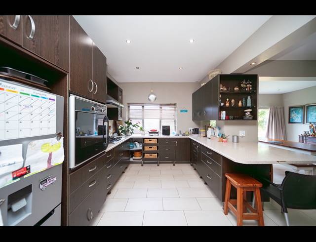 4 BEDROOM HOUSE FOR SALE IN BEACON BAY